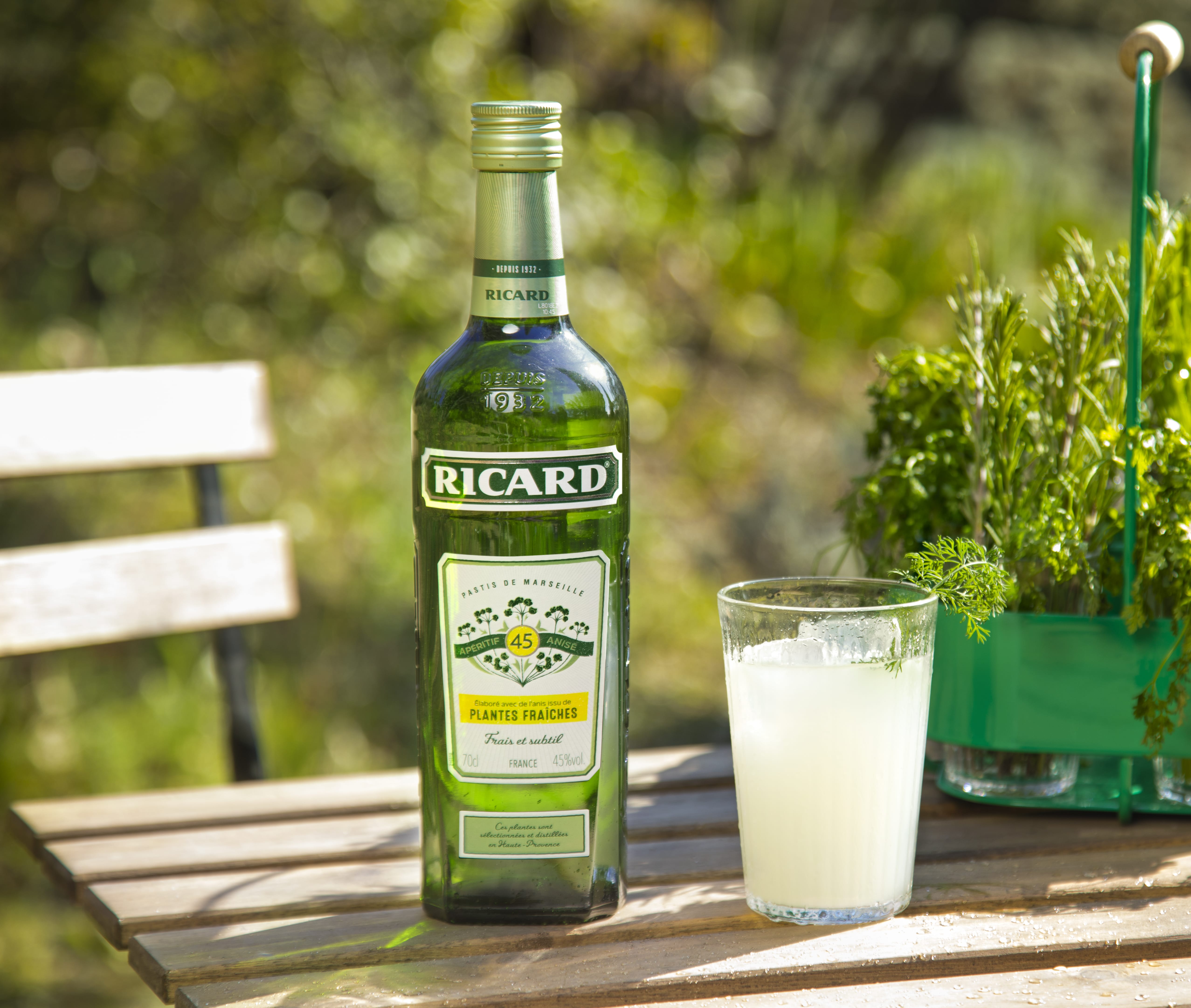 La marque Ricard lance un pastis aux plantes fraîches