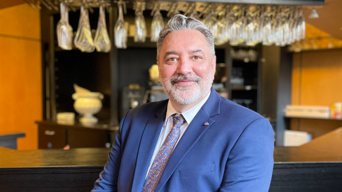 YO ? Patrick Chauvin, MOF maître d’hôtel 2007 : « L’excellence n’est pas un état stable, mais un combat »