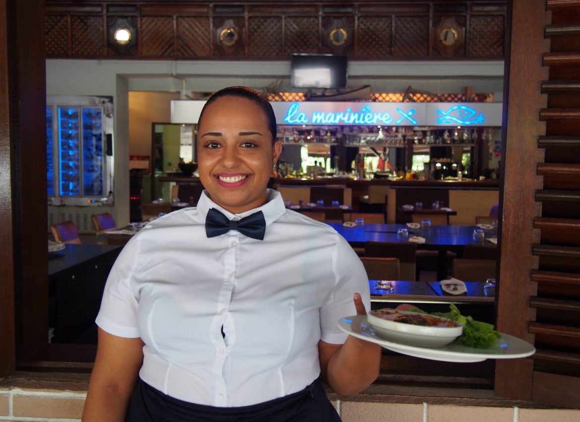 YO ? La parole à… Tessa Hardjopawiro, 24 ans, sans formation hôtelière et responsable de salle en Guyane