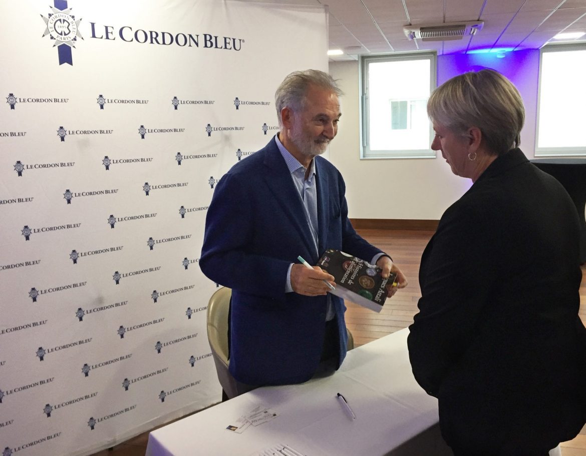 YO ? Jacques Attali : « Le temps qu’on passe à converser à table est un don essentiel de la vie ! »