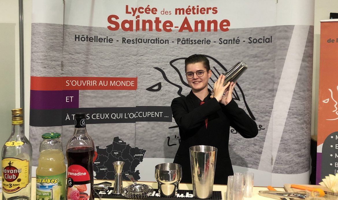 YO ? La parole à… Élisa Rambaud, 19 ans, du soin à la personne au monde du bar