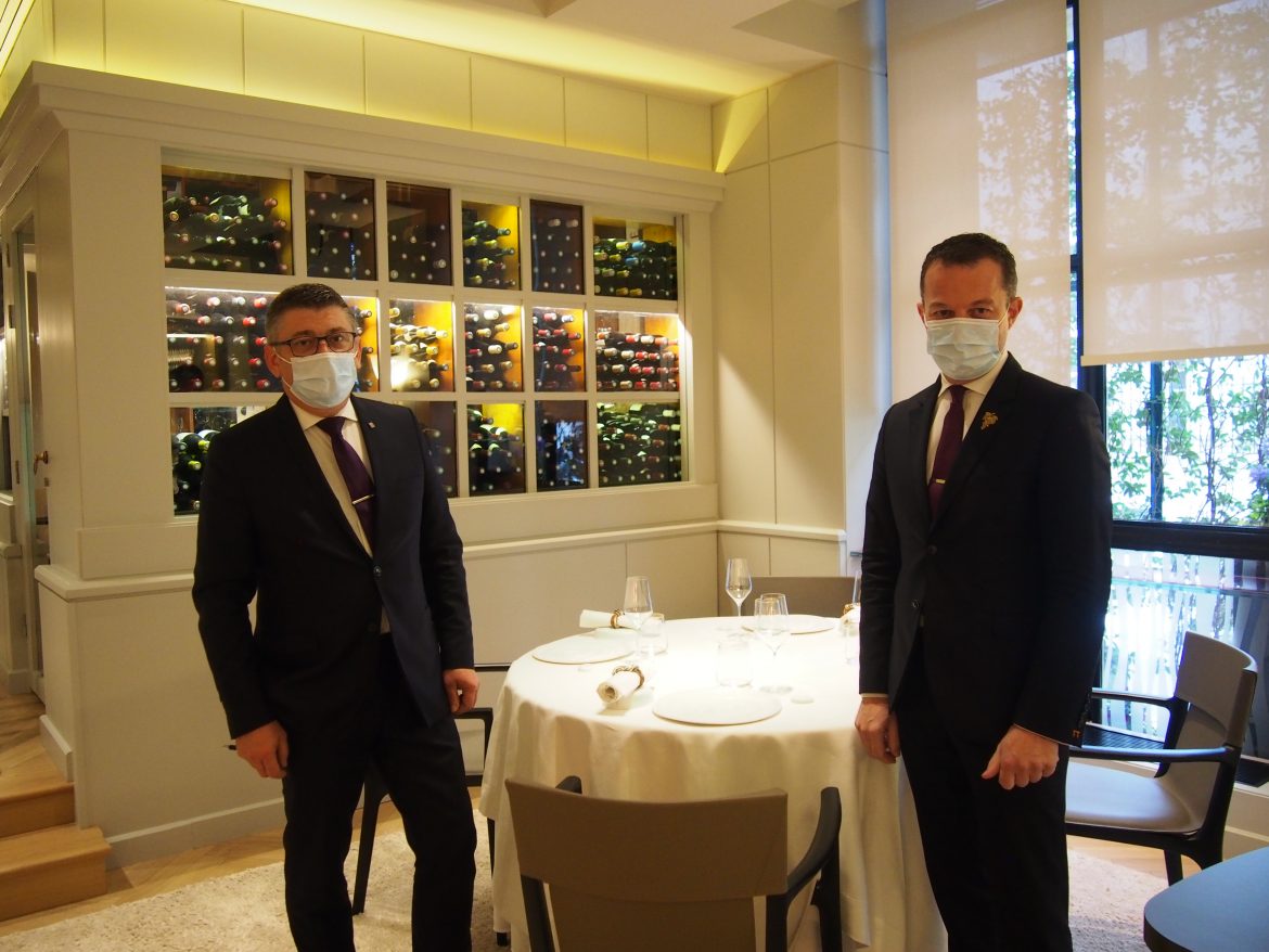 YO ? Nouveau décor Restaurant Pierre Gagnaire : « Ce changement a apporté une fluidité au service »