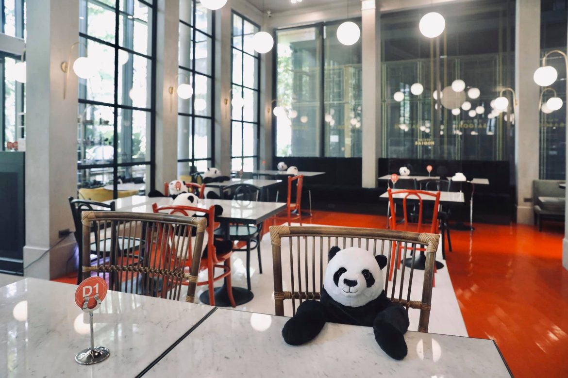 YO ? Insolite : des peluches géantes investissent les restaurants