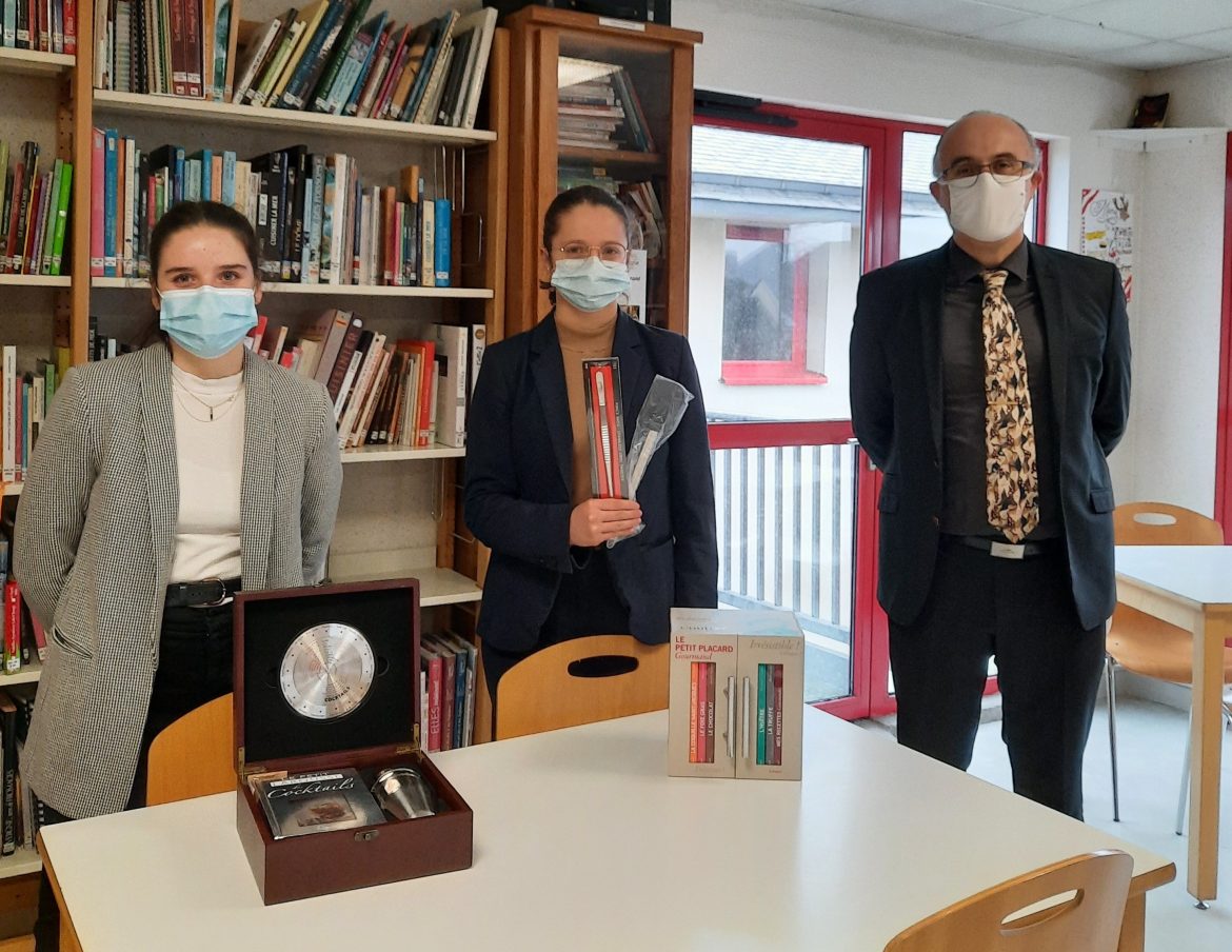 YO ? Lycée Saint-Méen-le-Grand : Pauline Cadieu et Geneviève Levesque gagnent la « Roue de la fortune »