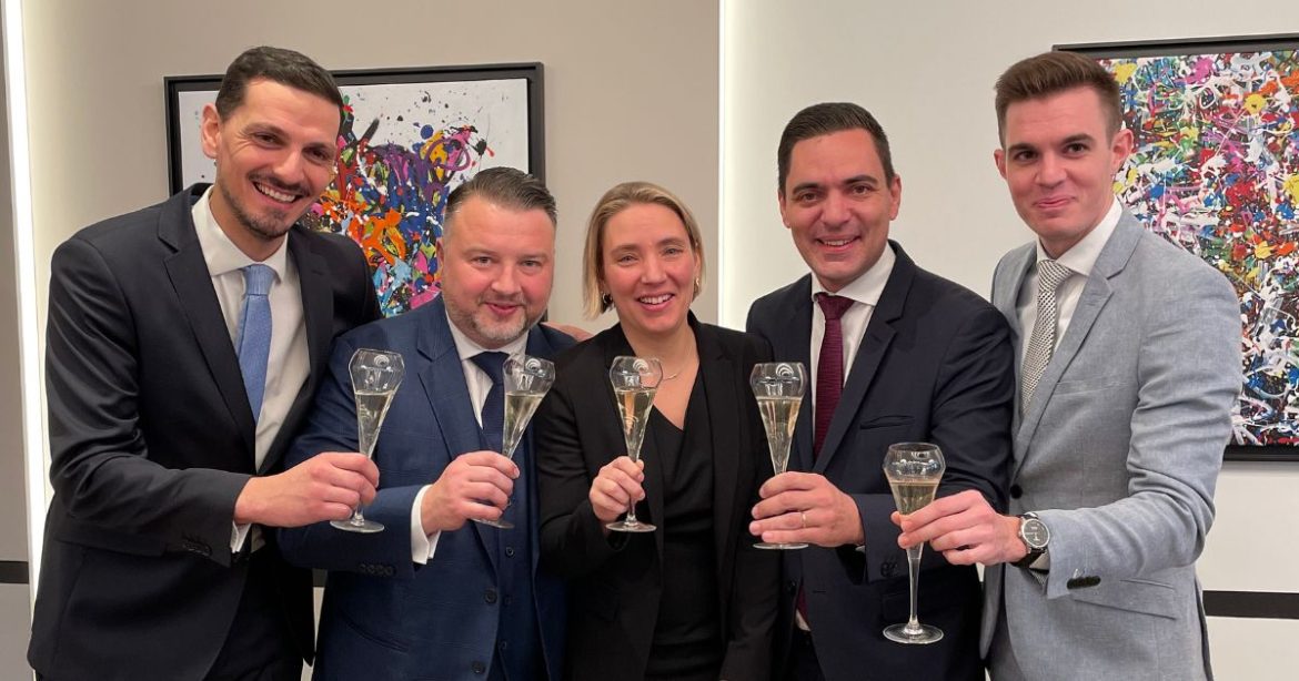 YO ? Les 5 nouveaux lauréats MOF « maître d’hôtel » réunis à Auxerre