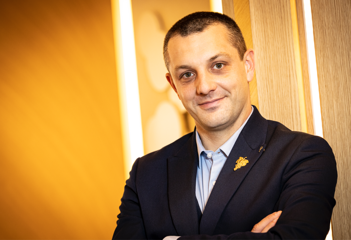 YO ? Maxime Brunet (Hostellerie du Chapeau Rouge, Dijon) : « Chacun a ses origines, son histoire. La restauration a ça de magique ! »