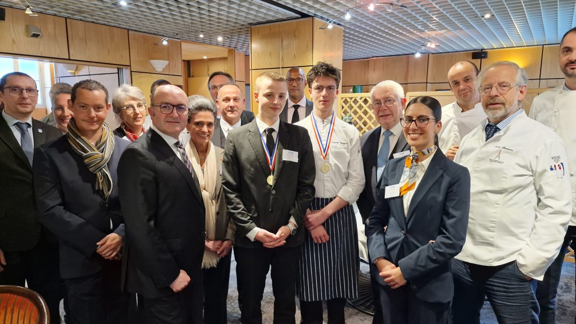 YO ? Les lycées hôteliers du réseau de Paris ont lancé le 1er « Concours des étoiles du service »