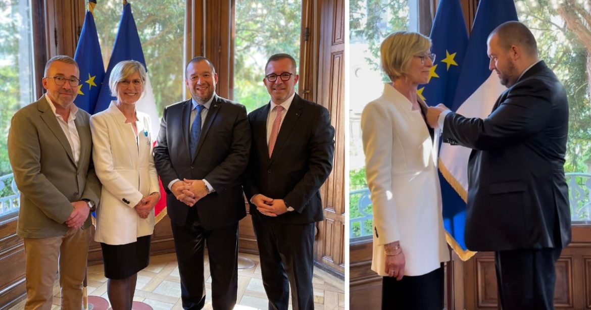YO ? Guillaume Gomez remet la médaille de chevalier dans l’Ordre national du mérite à Chantal Wittmann