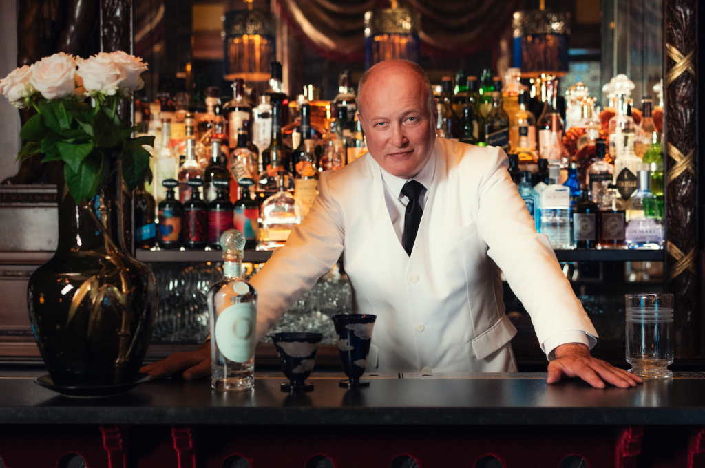 Colin Field, une vie de barman à 100 à l’heure