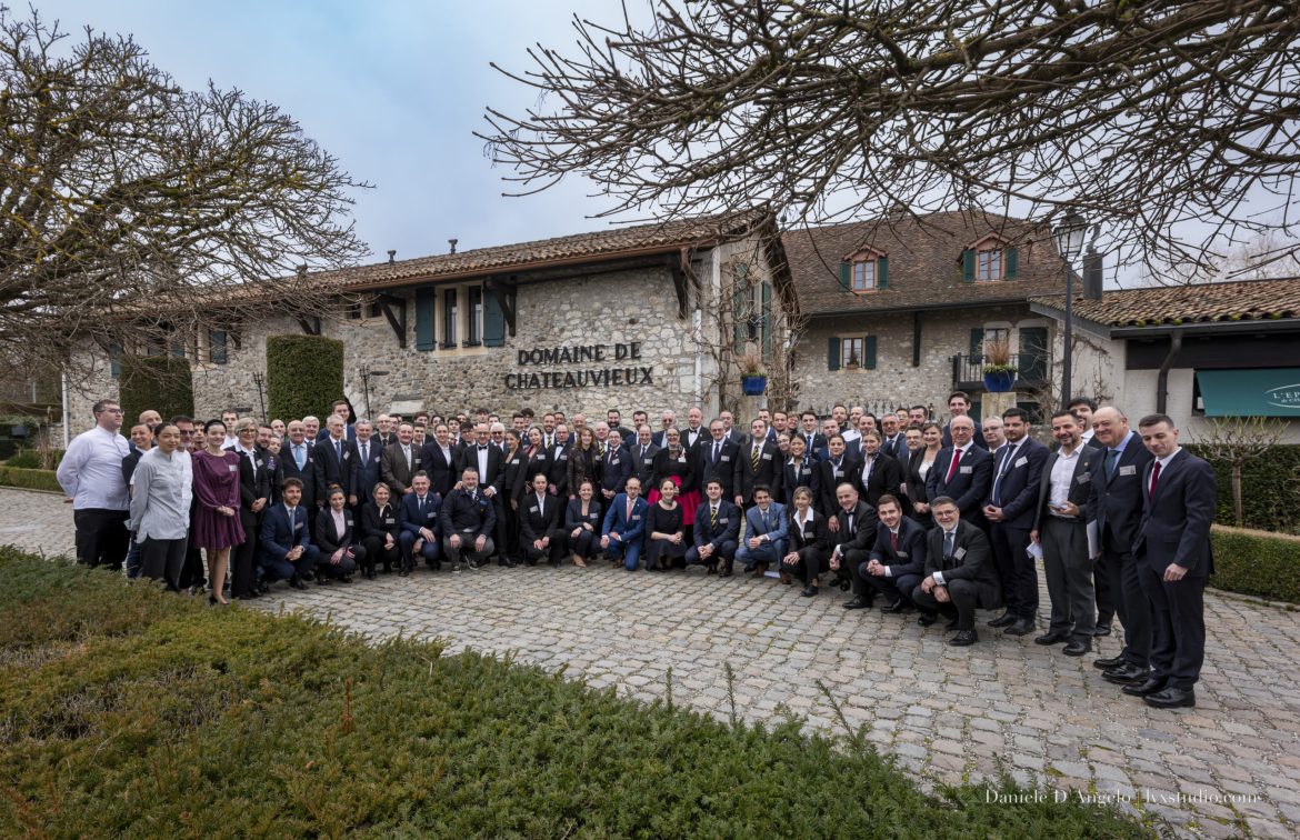 YO ? Un service de légende, en 100 gestes de salle pour les 30 ans d’Esteban Valle